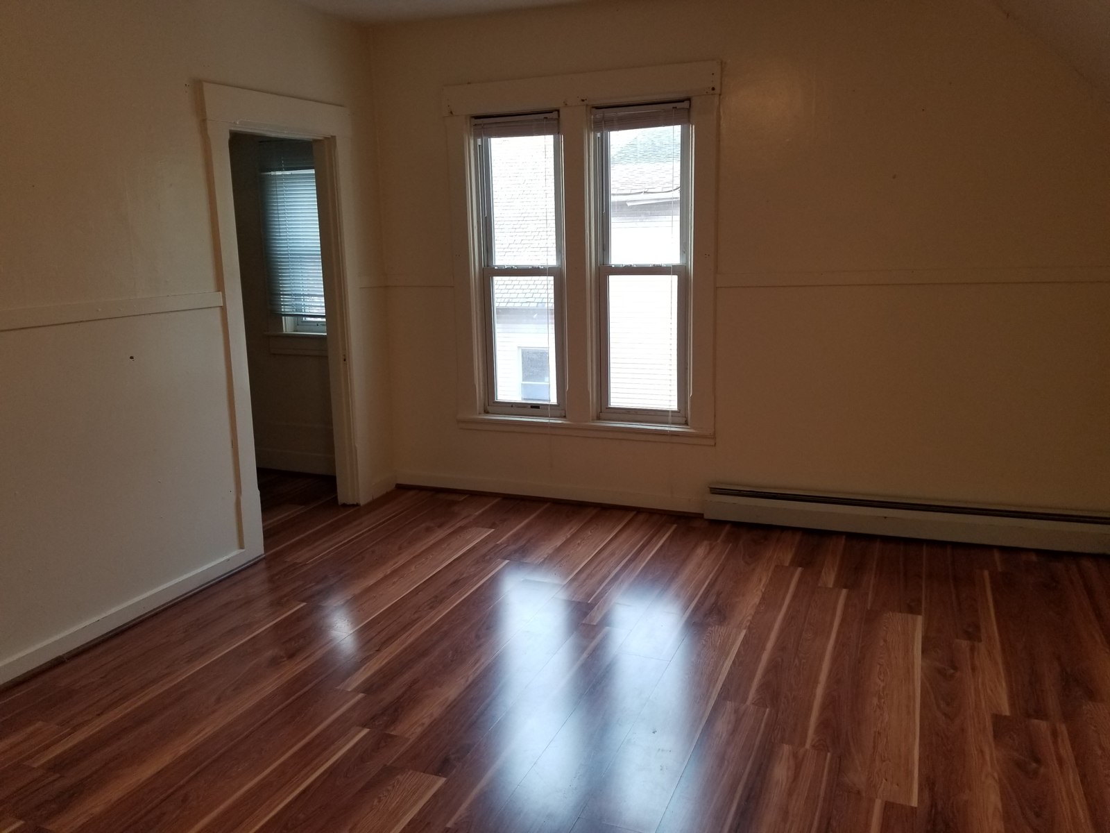 Spacious room at 22 Lancaster Street #3