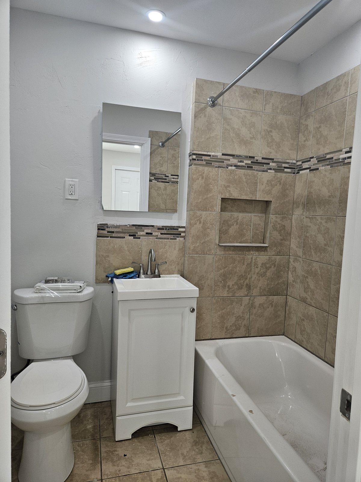 Updated tiled bathroom at 26 Lancaster St #1R