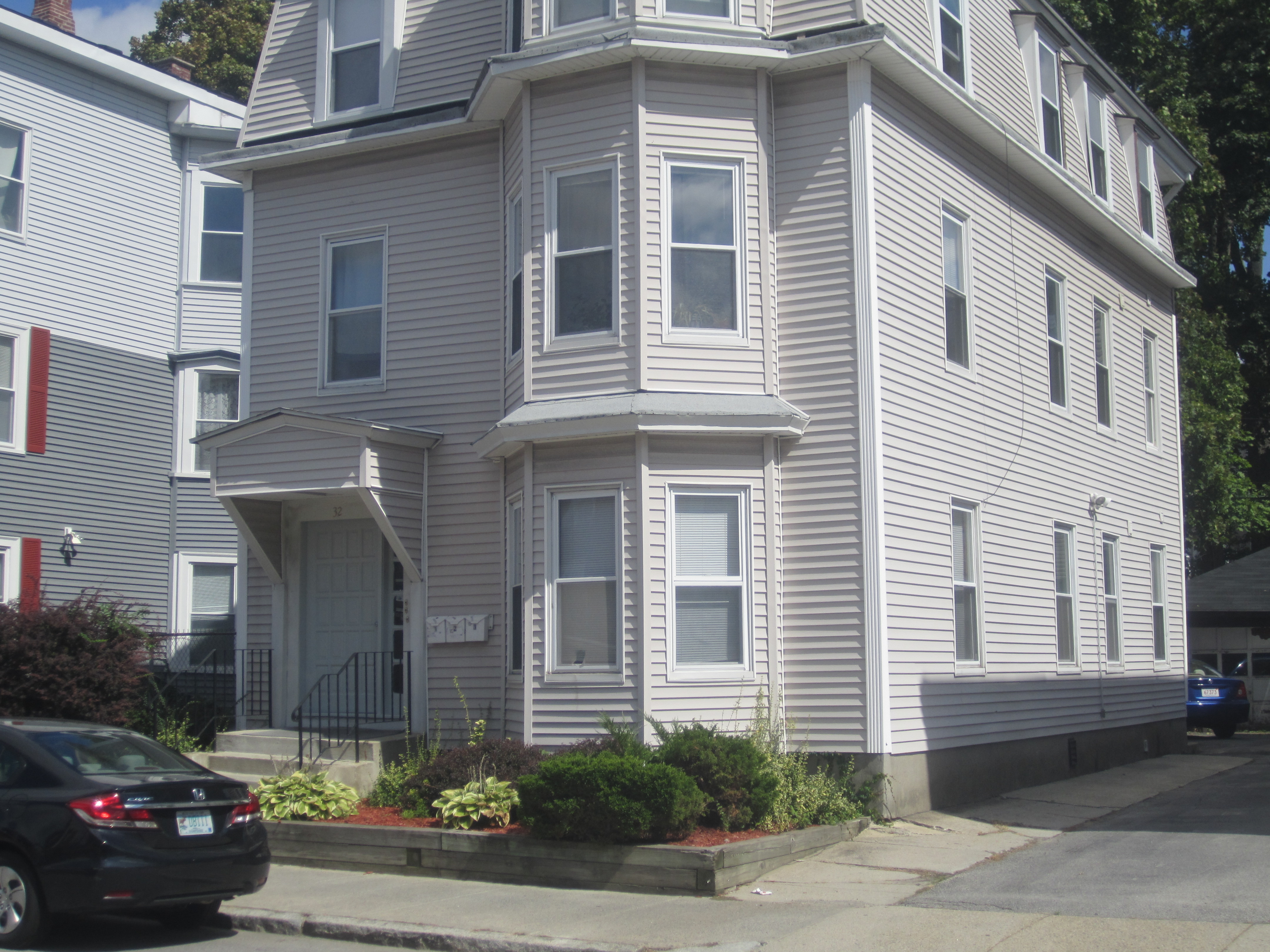 Exterior of 32 Wachusett Street near WPI